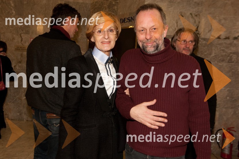 Mojca Kreft, dramaturginja in Matej Bogataj, kritikStari ko zemlja, kakšnih petinštirideset, premiera v SNG Nova Gorica