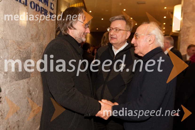 Vinko Möderndorfer, režiser, Slavko Pezdir, kritik in Vasja Predan, TeatrologStari ko zemlja, kakšnih petinštirideset, premiera v SNG Nova Gorica