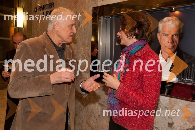 ... in Tea Rogelj, dramaturginjaStari ko zemlja, kakšnih petinštirideset, premiera v SNG Nova Gorica