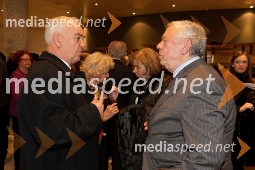 Stari ko zemlja, kakšnih petinštirideset, premiera v SNG Nova Gorica