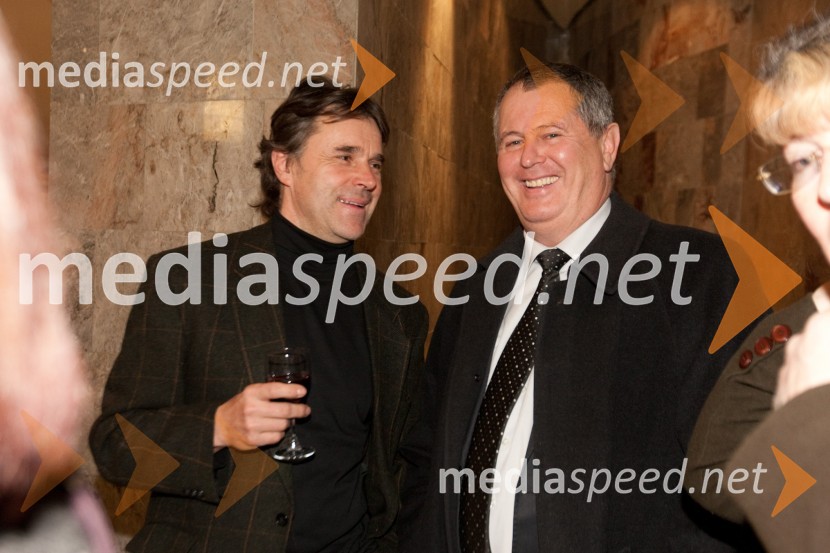 … in Anton Slapernik, bankir v pokojuStari ko zemlja, kakšnih petinštirideset, premiera v SNG Nova Gorica