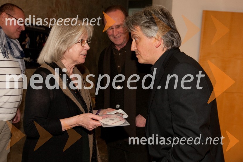 Teja Glažar, igralka in Iztok Mlakar, igralecStari ko zemlja, kakšnih petinštirideset, premiera v SNG Nova Gorica