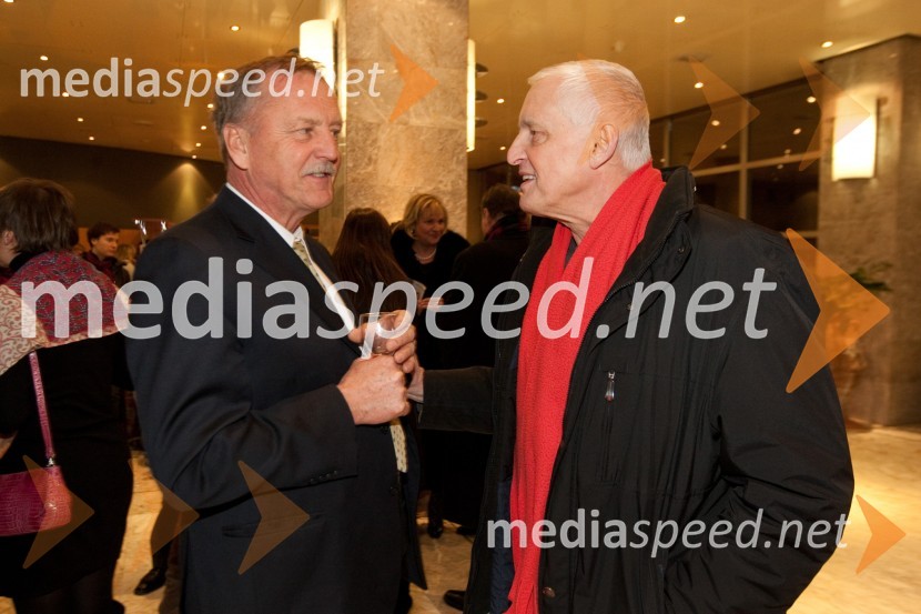 Bojan Bratina, ravnatelj Gimnazije Nova Gorica in ...Stari ko zemlja, kakšnih petinštirideset, premiera v SNG Nova Gorica