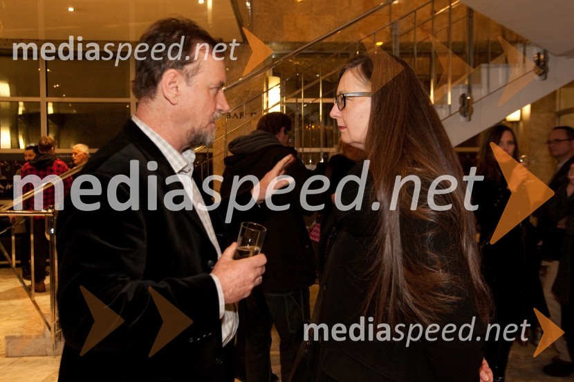 Primož Bebler, režiser in Mojca Kranjc, dramaturginjaStari ko zemlja, kakšnih petinštirideset, premiera v SNG Nova Gorica