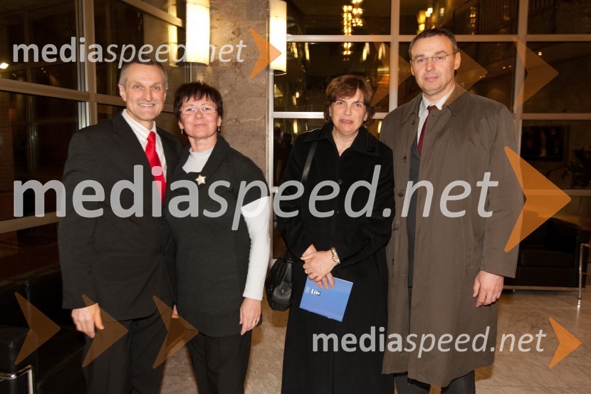 Marjan Širaj, Ajpes, soproga Mira, ...Stari ko zemlja, kakšnih petinštirideset, premiera v SNG Nova Gorica