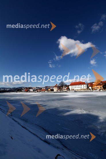 Reka Drava, MariborZasnežena in poledenela reka Drava v Mariboru