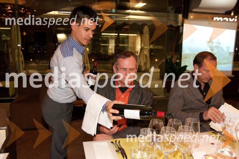 Predstavitev vrhunskih vin iz Bordoja v restavraciji Maxi Romansa 1971