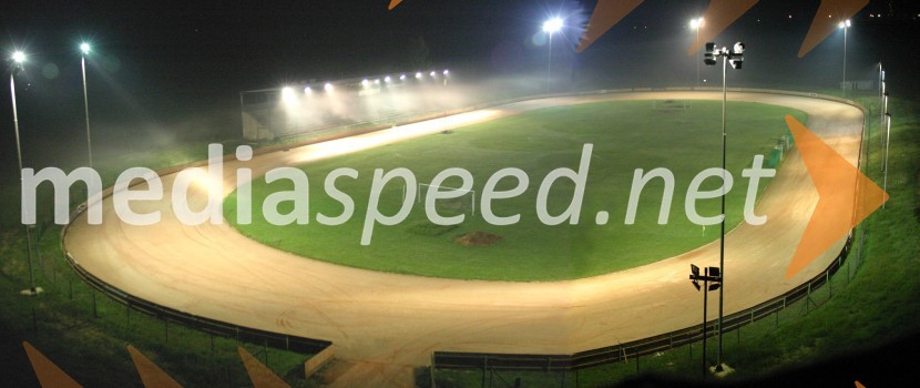 Speedway stadion Petišovci pri Lendavi osvetljen z reflektorjiSPEEDWAY, stadion Petišovci pri Lendavi, Slovenija