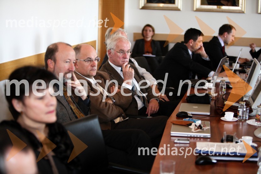 Univerza v Mariboru, Slovenska rektorska konferenca ter odkritje kipa dr. Antona Trstenjaka