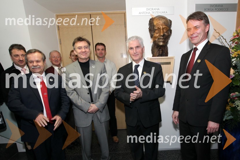 Prof. dr. Radovan Stanislav Pejovnik, rektor Univerze v Ljubljani, prof. dr. Danijel Rebolj, rektor Univerze v Mariboru, Ludvik Toplak, nekdanji rektor mariborske univerze in Henrik Gjerkeš, novi predsednik fundacije Antona TrstenjakaUniverza v Mariboru, Slovenska rektorska konferenca ter odkritje kipa dr. Antona Trstenjaka