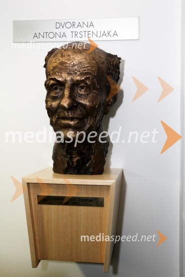 Kip dr. Antona TrstenjakaUniverza v Mariboru, Slovenska rektorska konferenca ter odkritje kipa dr. Antona Trstenjaka