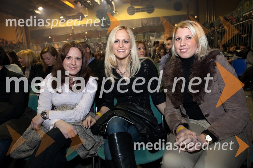 Karmen Semler, Anja Kolšek, vodja kabineta župana MOM in Teja GodecEPK Maribor 2012: koncert 2CELLOS
