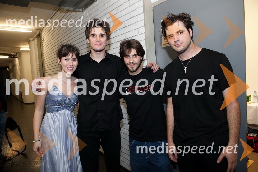 2Cellos z bobnarjem in pianistkoEPK Maribor 2012: koncert 2CELLOS