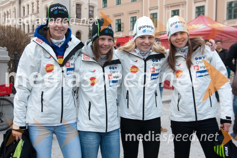 Smučarske skakalkeSprejem smučarskih skakalcev na Kongresnem trgu