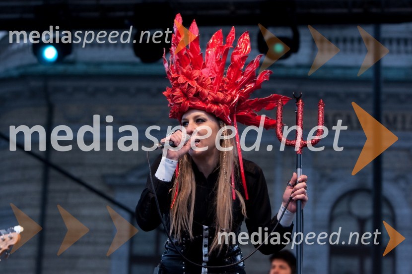 Eva Breznikar, pevka skupina Evil EveSprejem smučarskih skakalcev na Kongresnem trgu
