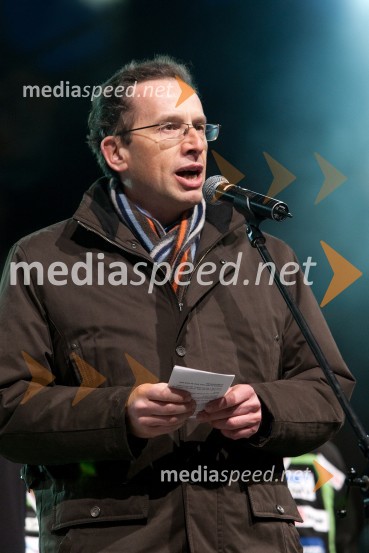 Žiga Turk, minister za izobraževanje, znanost, kulturo in športSprejem smučarskih skakalcev na Kongresnem trgu