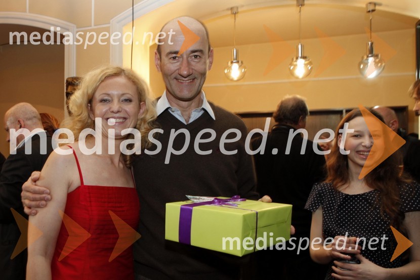 Mag. Tina Kosi, upravnica SLG Celje in Boris Ostan, igralec ter dobitnik nagrade Komedijant večera21. festival Dnevi komedije, otvoritev v SLG Celje