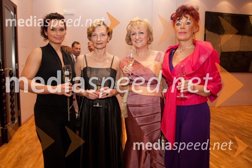 Katarina Avšič, Bernarda Lasan, Andreja Ilgo in Irena Ognjenovič, lastnica butika Chic19. Koroški večer s plesom