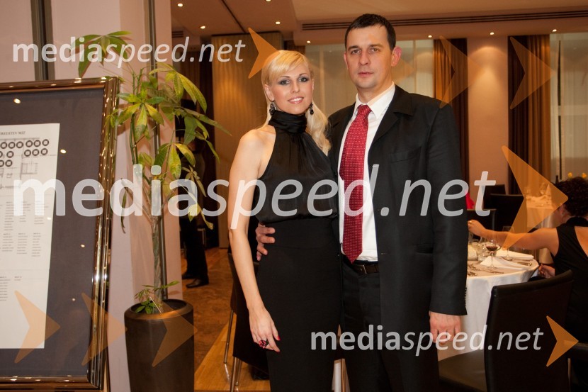 Monika Pučelj, pevka in soprog Grega19. Koroški večer s plesom