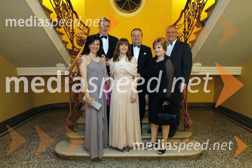 Simona Šramek Zatler, zdravnica v splošni bolnišnici Celje, soprog Dražen Šramek, zdravnik, Mateja Končan Verstovšek, odvetnica, soprog Darko Končan, davčni svetovalec, Nataša Knafelc Žohar, Banka Celje in soprog Milan Žohar
42. Tradicionalni valčkov ples