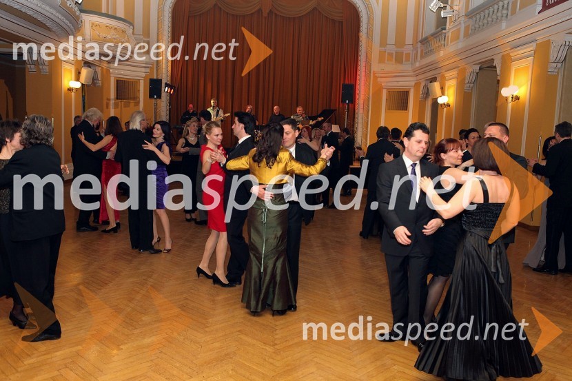 42. Tradicionalni valčkov ples