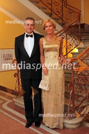 Smiljan Trop in soproga Alenka Trop Skaza42. Tradicionalni valčkov ples