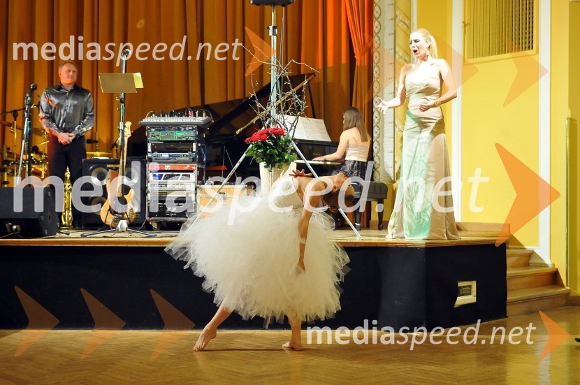 Mojca Majcen, baletna solistka in Željka Predojević, sopranistka42. Tradicionalni valčkov ples