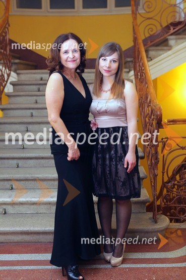 Dr. Jana Govc Eržen, predsednica organizacijskega odbora Zdravniškega društva Celje in Janja Brlec, pianistka42. Tradicionalni valčkov ples