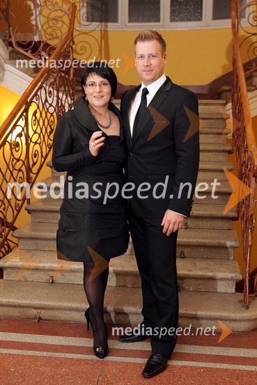 Greta Kokot Rajkovič, voditeljica prireditve in Boštjan Korošec, tenorist42. Tradicionalni valčkov ples