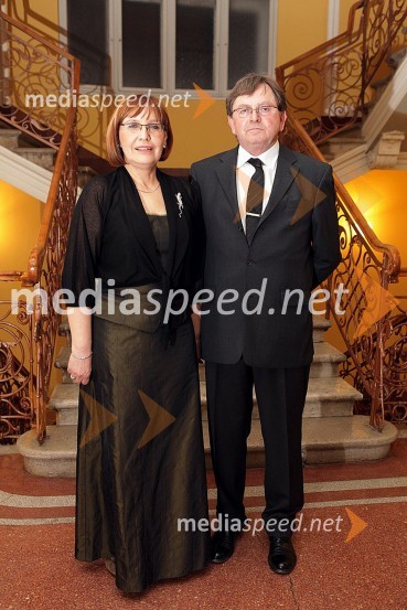 Brigita Čokl, državna sekretarka na Ministrstvu za zdravje in soprog Franci42. Tradicionalni valčkov ples