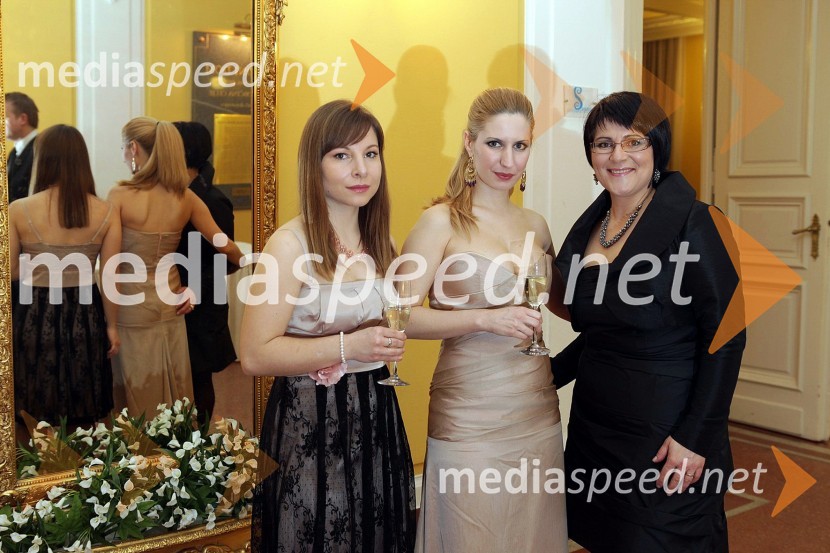 Janja Brlec, pianistka, Željka Predojević, sopranistka in Greta Kokot Rajkovič, voditeljica prireditve42. Tradicionalni valčkov ples