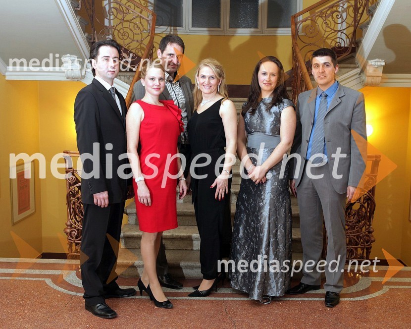 Andrej Lipovšek, dr. med, Metka Lipovšek, akademska glasbenica, Gregor Lipovšek, Barbara Lipovšek, uni. dipl. pravnica, dr. Nataša Kovačič, dipl. univ. kem in dr. Dragan Kovačič, dr. med42. Tradicionalni valčkov ples