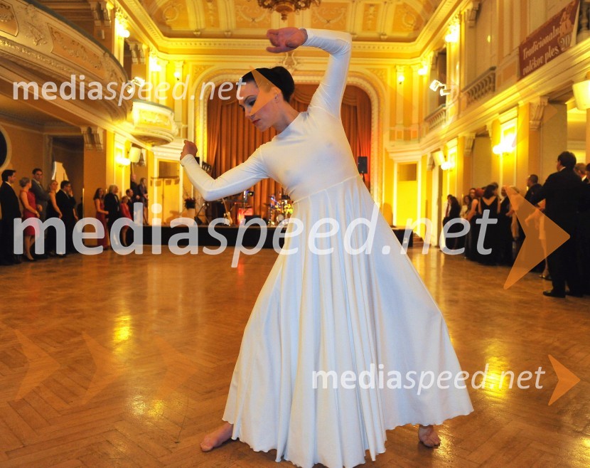 Eva Jankovič, baletna solistka42. Tradicionalni valčkov ples