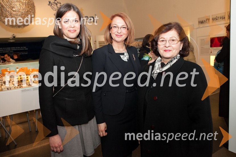 Emina Koren in Mirjana Koren, direktorica Pokrajinskega muzeja Maribor, ...Pokrajinski muzej Maribor, razstava Svet na dlani