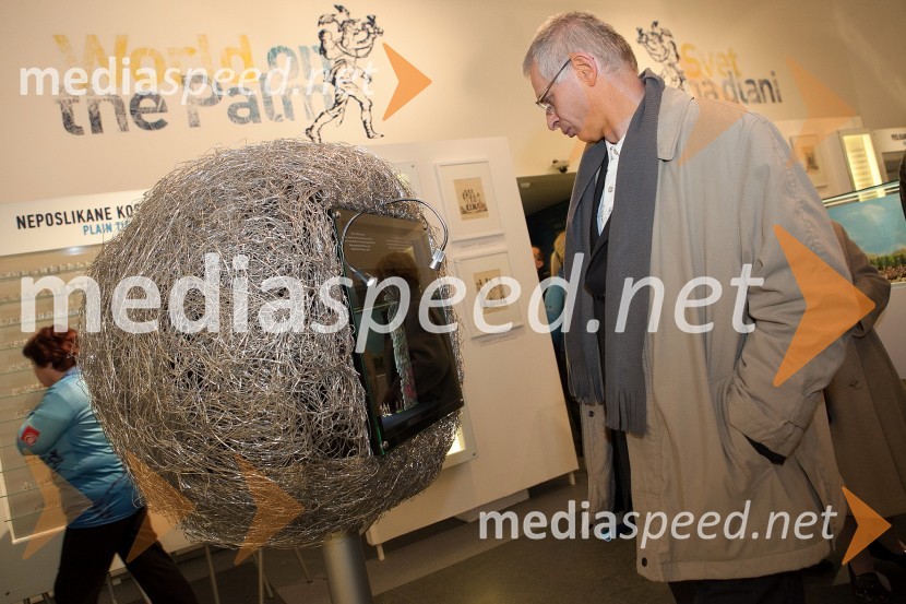 dr. Andrej Hozjan, Filozofska fakulteta Univerze v MariboruPokrajinski muzej Maribor, razstava Svet na dlani