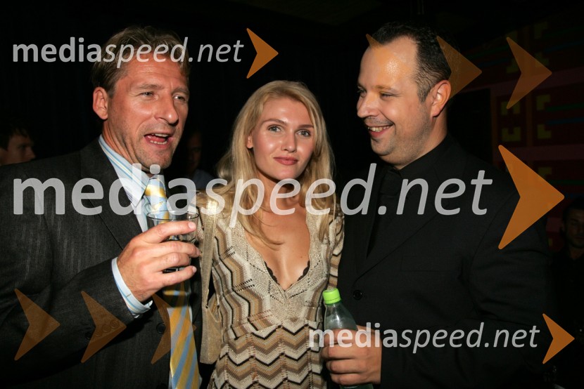 Erazem B. Pintar, podjetnik in kolumnist s spremljevalko Danielo in Mark Žitnik, povezovalec prireditveSupermodel Slovenije 2006