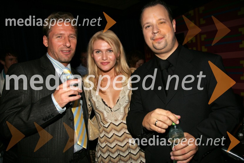 Erazem B. Pintar, podjetnik in kolumnist s spremljevalko Danielo in Mark Žitnik, povezovalec prireditveSupermodel Slovenije 2006