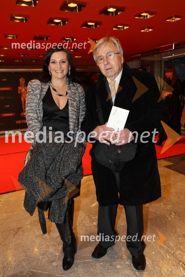 Aleksandra Čolnik, hči in Sandi Čolnik, voditeljViktorji 2011, rdeča preproga in VIP dogajanje