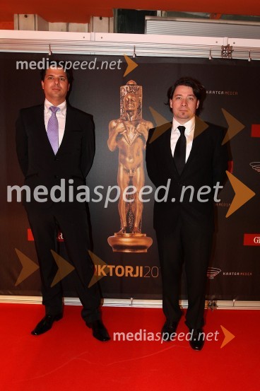Igor Klun, namestnik direktorja Skupina Krater – Krater Media in Martin Senica, glavni urednik revije StopViktorji 2011, rdeča preproga in VIP dogajanje