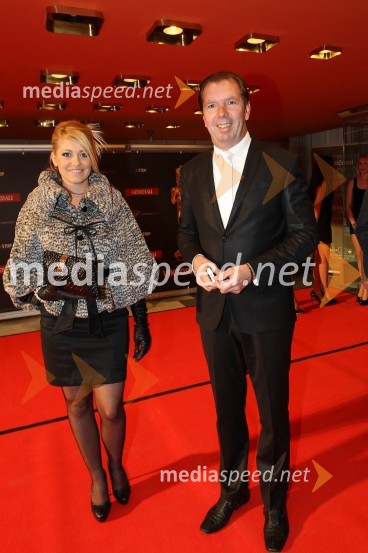 Niki, pevka in Gianni Rijavec, pevecViktorji 2011, rdeča preproga in VIP dogajanje