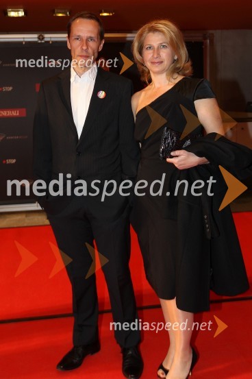 Andrej Karoli, moderator in soproga SuzanaViktorji 2011, rdeča preproga in VIP dogajanje