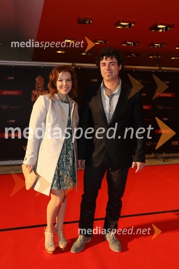 Regina Kogoj, pevka in soprog Aleksander KogojViktorji 2011, rdeča preproga in VIP dogajanje