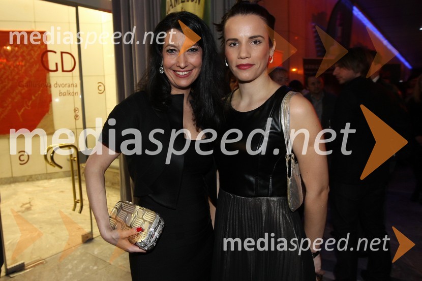 Petra Kancler, novinarka in Milena Kalacun Lapajne, odgovorna urednica spletnega portala Slovenske noviceViktorji 2011, rdeča preproga in VIP dogajanje