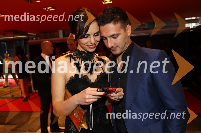 Mirela Korač, Miss Universe Slovenije 2009 in fant Alen KarupovićViktorji 2011, rdeča preproga in VIP dogajanje