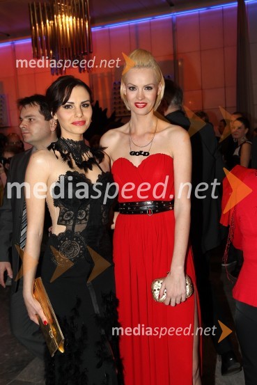 	Mirela Korač, Miss Universe Slovenije 2009 in Tjaša Kokalj, Miss Universe Slovenije 2007Viktorji 2011, rdeča preproga in VIP dogajanje
