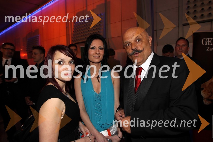 	Mirjana Brausa, Veronika Hari in Jos ZalokarViktorji 2011, rdeča preproga in VIP dogajanje