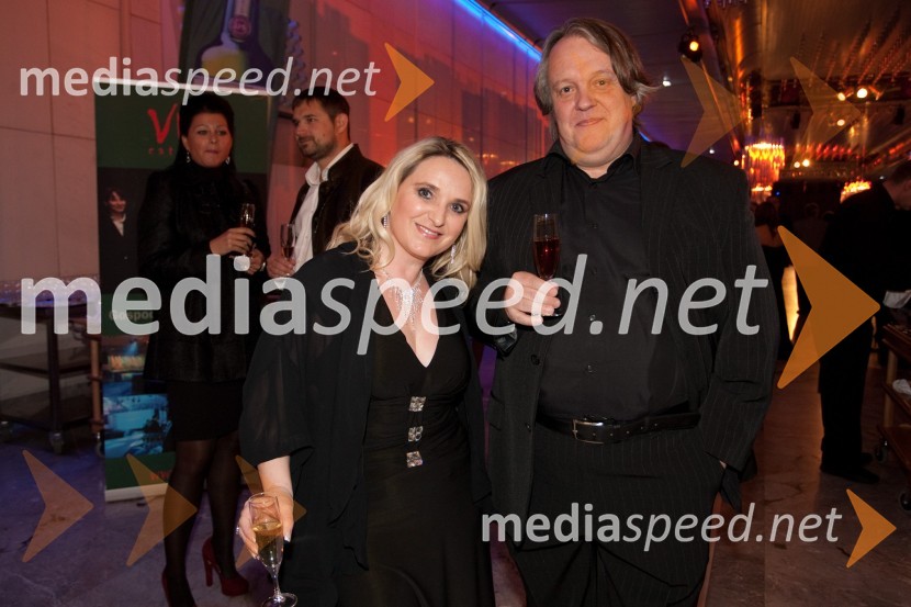 Aleksandra Popović in Matjaž Smole, krznarstvo SmoleViktorji 2011, rdeča preproga in VIP dogajanje