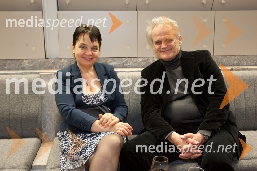 Vida Petrovčič, novinarka in Janez ŽontaViktorji 2011, rdeča preproga in VIP dogajanje