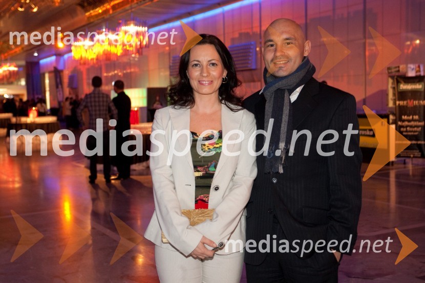 Mojca Majhen, agencija Paideia d.o.o. in Toni MajhenViktorji 2011, rdeča preproga in VIP dogajanje