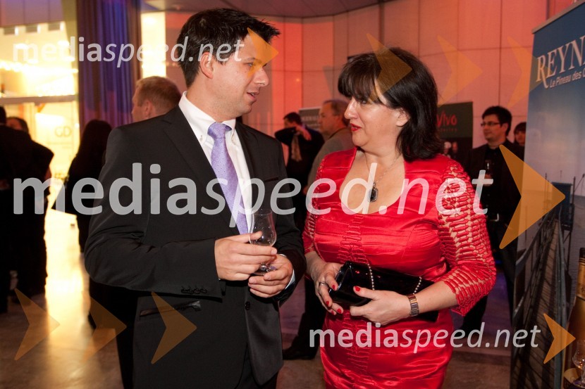 Igor Klun, namestnik direktorja Skupina Krater – Krater Media in Romana Razgor, direktorica Ekskluziva 4UViktorji 2011, rdeča preproga in VIP dogajanje